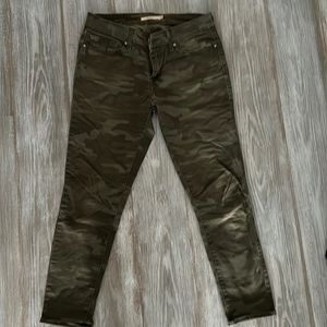 Levi’s 711 camo size 28